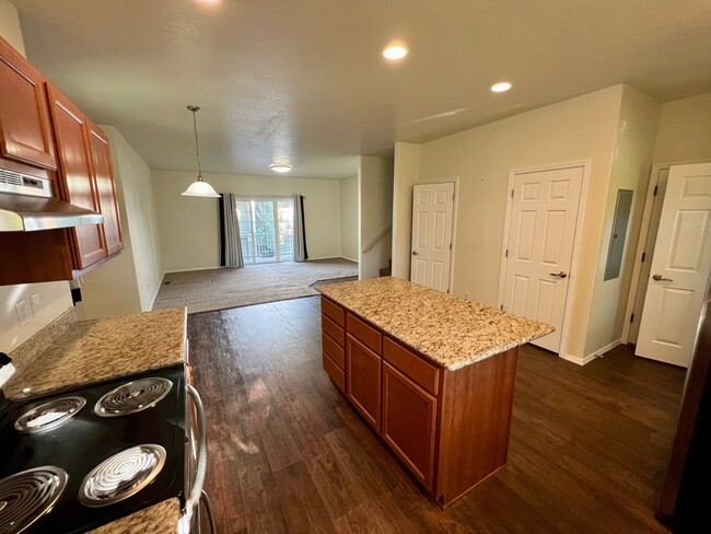 Building Photo - 411 Berrydale Ave