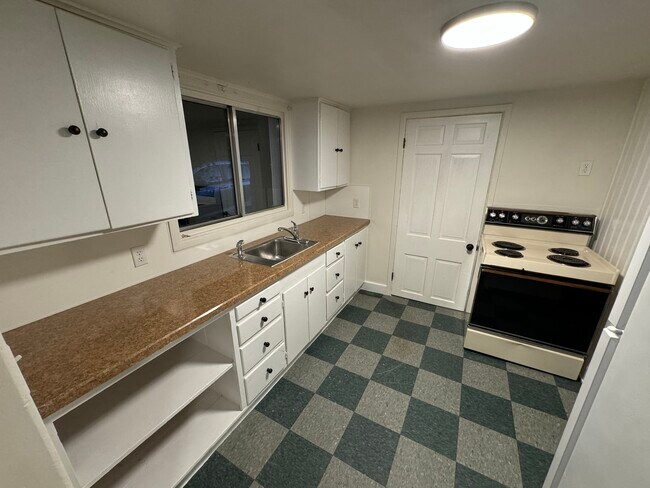 Building Photo - 654 1/2 N 100 E