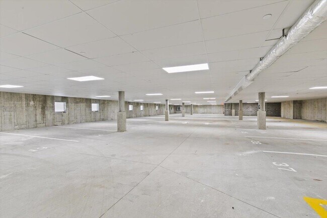 Building Photo - 10100 S Willow St