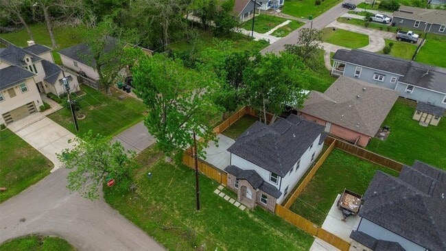 Building Photo - 9003 Hilda St