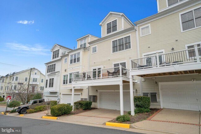 Building Photo - 92 Washington St