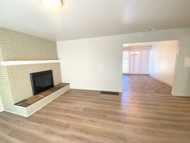 Building Photo - Like Brand New! - Single Story House in North Central Reno