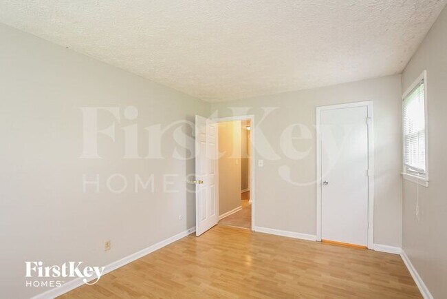 Building Photo - 10100 E 63rd St