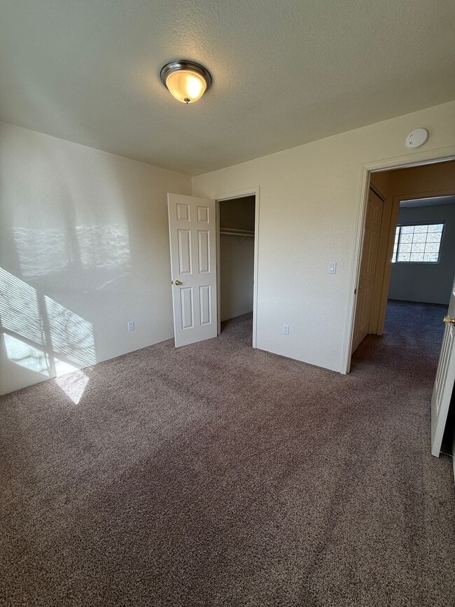 Building Photo - 2037 Campus Dr