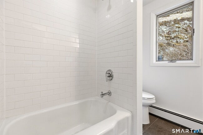 Building Photo - 100 Shorefront Park