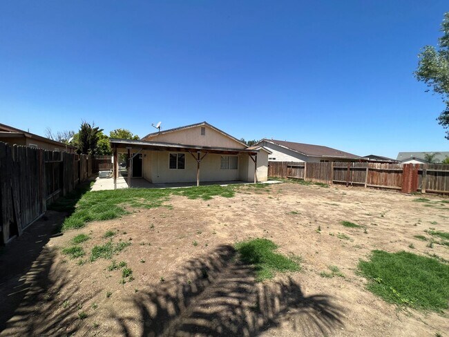 Building Photo - 6204 Straub Ln