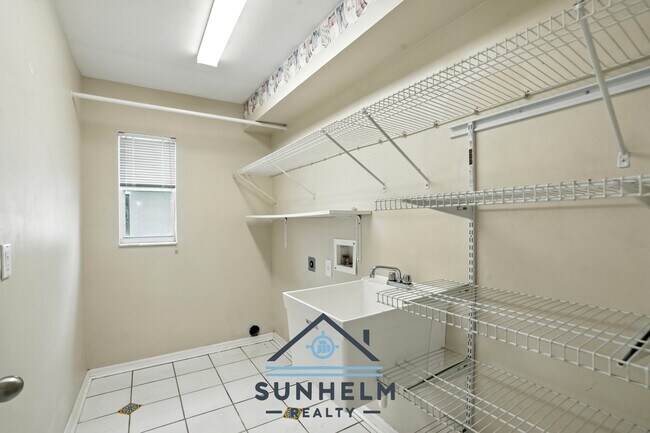 Building Photo - 209 SW 10th Ave
