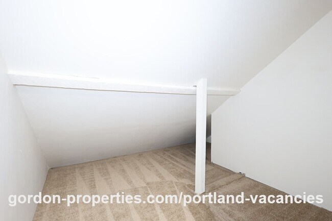 Building Photo - NE 94th Ave - Vintage Montavilla 2 bedroom house