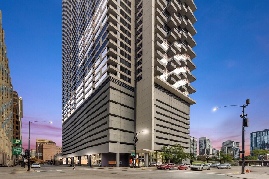 Building Photo - 235 W Van Buren St