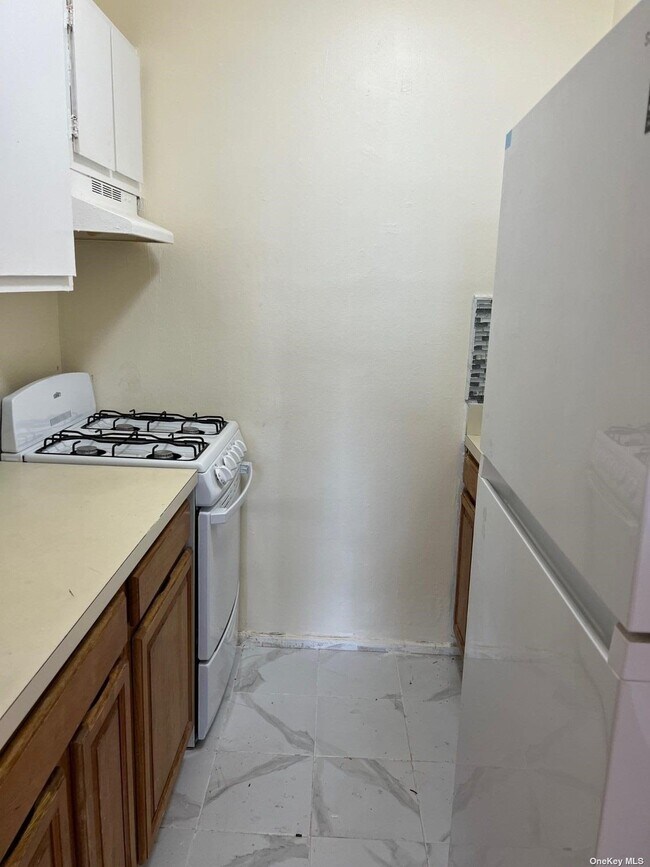 Building Photo - 78-06 46th Ave