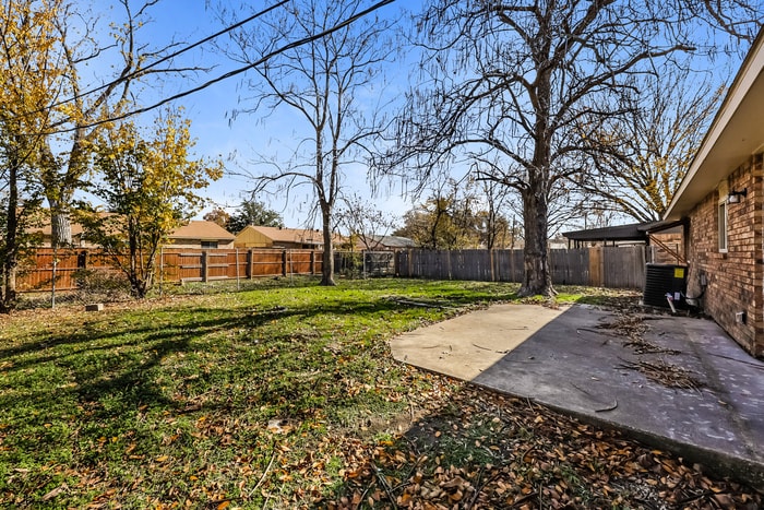 Building Photo - 404 Woodcrest Way