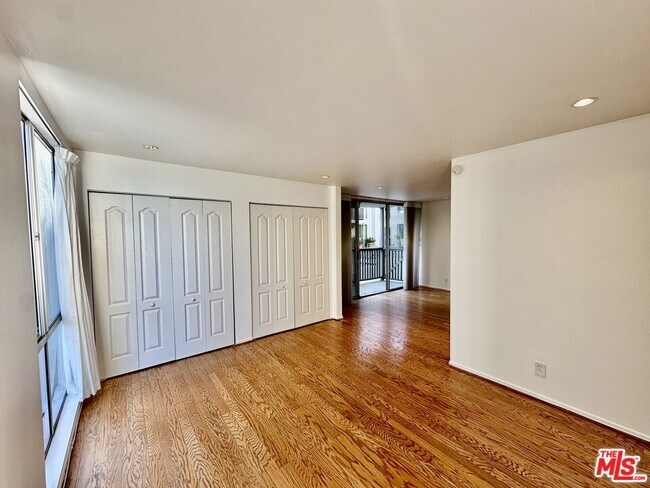 Building Photo - 1134 Alta Loma Rd