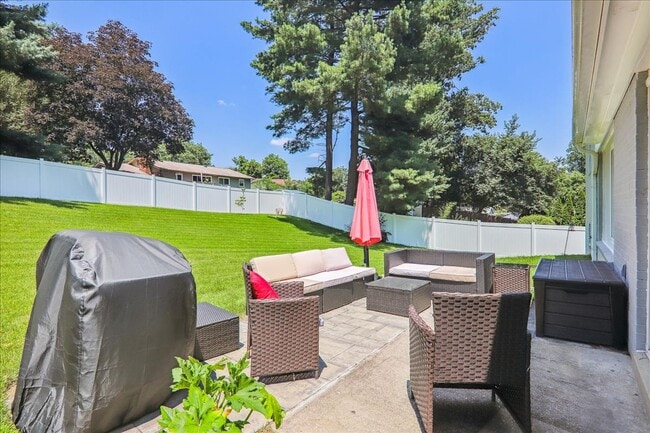 Building Photo - COMING SOON - Fresh and Updated - 4Bed/3Bath Split Level  w/ spacious yard