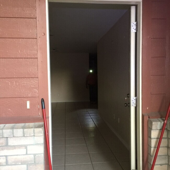 Building Photo - 909 E Jefferson St