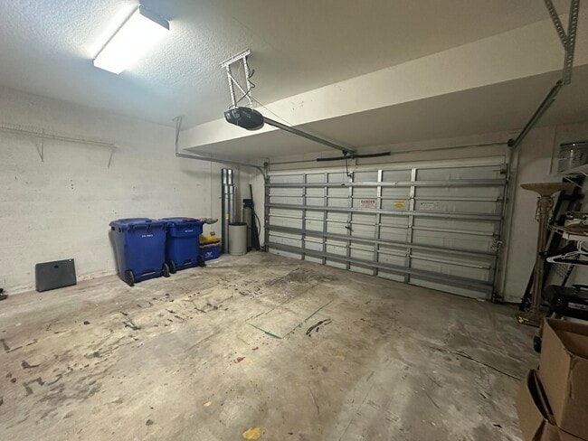 Building Photo - 127 Lancaster Way