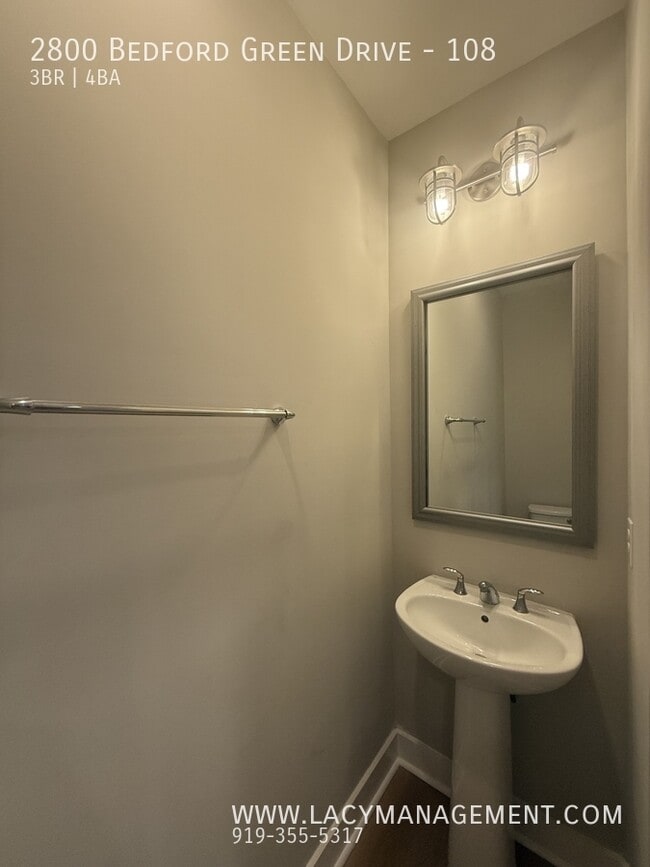Building Photo - 2800 Bedford Green Dr