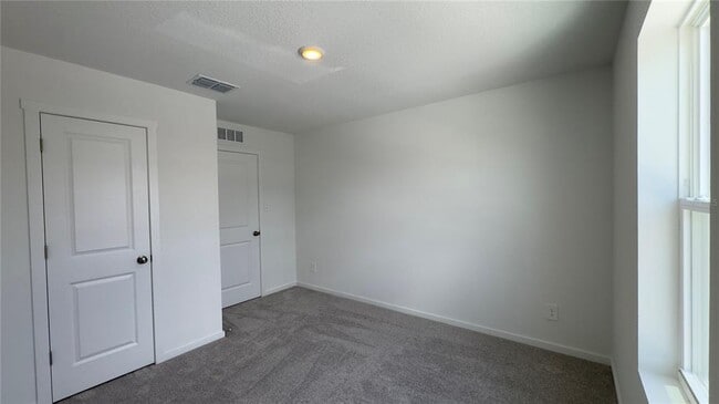 Building Photo - 831 Lynx St