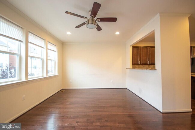 Building Photo - 8024 Cayzer Ln