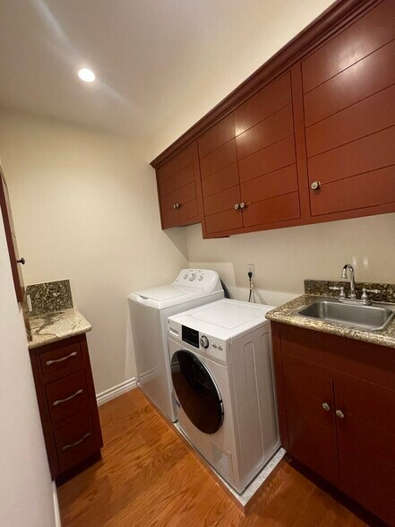 Building Photo - 451 S Barrington Ave