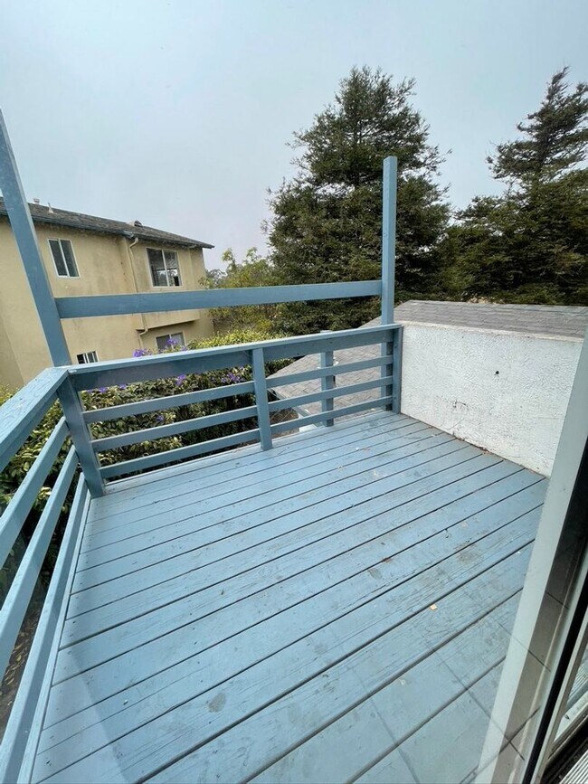 Building Photo - 850 Camino Lindo