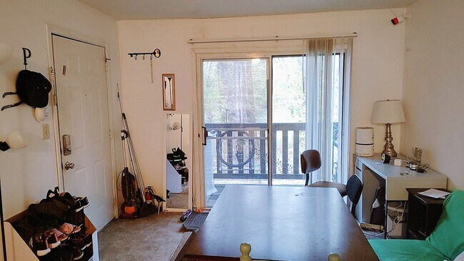 Building Photo - 320 Brown St St