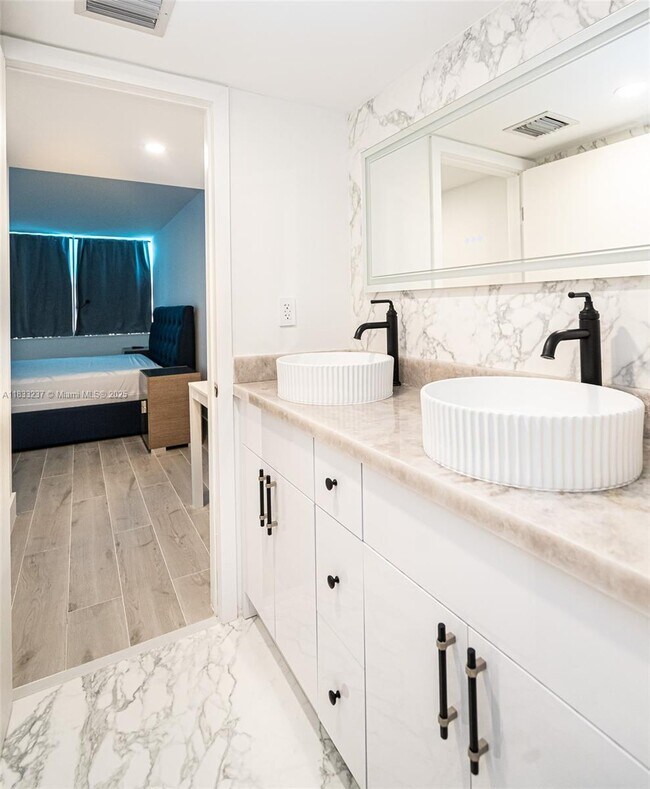 Building Photo - 18081 Biscayne Blvd