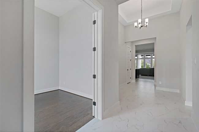Building Photo - 7327 Sunny Oak Ln