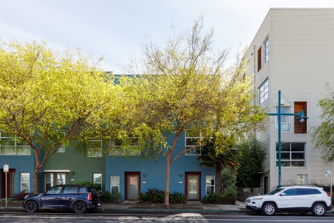 Building Photo - Beautiful Emeryville Townhouse!