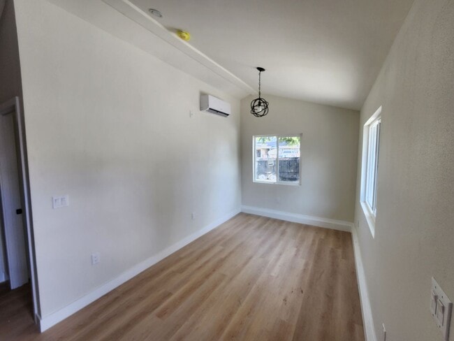 Building Photo - Beatiful Remodeled 1 Bed, 1 Bath ADU!