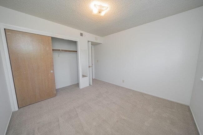Building Photo - 1467 Russell St