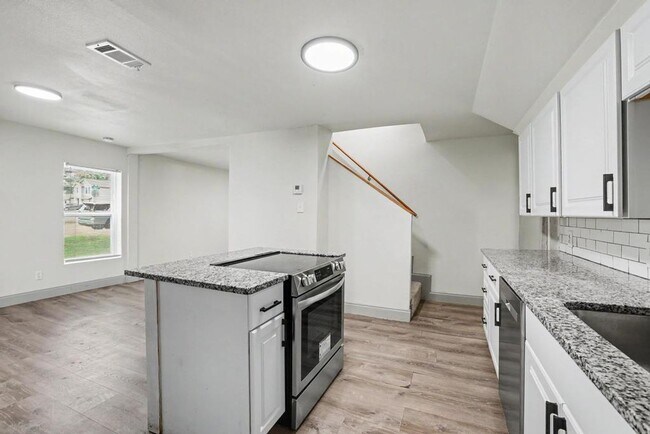 Building Photo - Beautifully Remodeled Home for Rent – Plenty of Space Inside & Out!