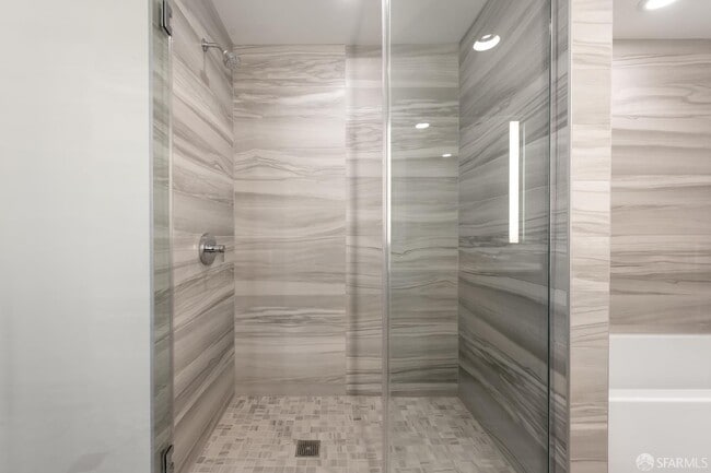 Building Photo - 201 Folsom St