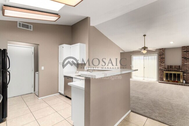 Building Photo - 3214 N Ash Dr