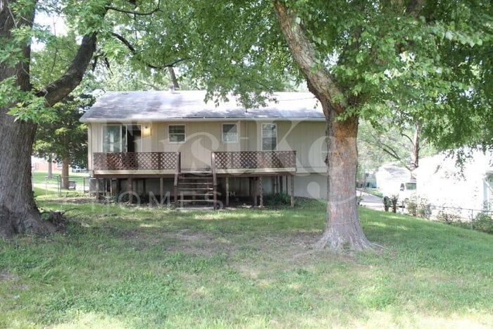 Building Photo - 805 N Powahatan Dr