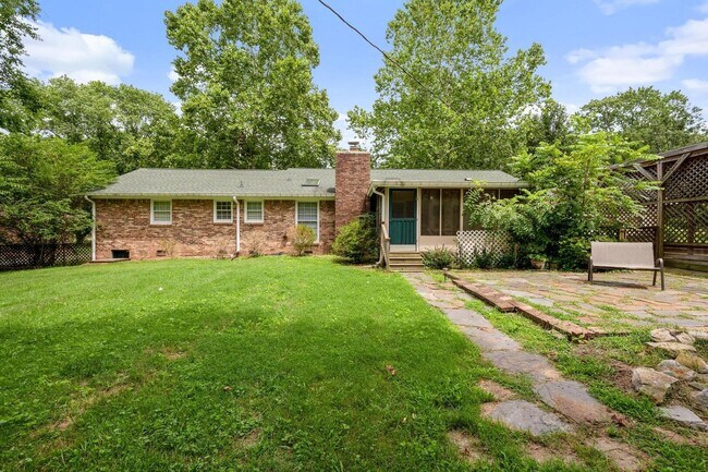 Building Photo - Beautiful Brick Ranch Home in Franklin