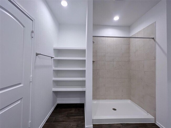 Building Photo - 14732 Hazel Br Dr