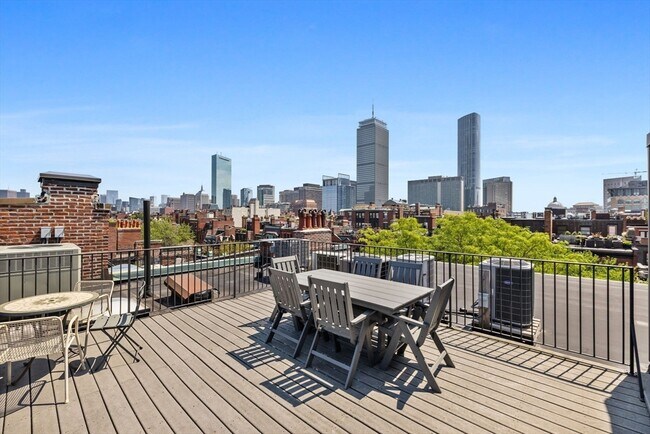 Building Photo - 403 Marlborough St