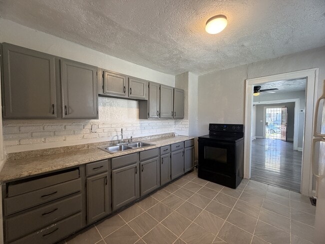 Building Photo - 5801 Wabash Ave