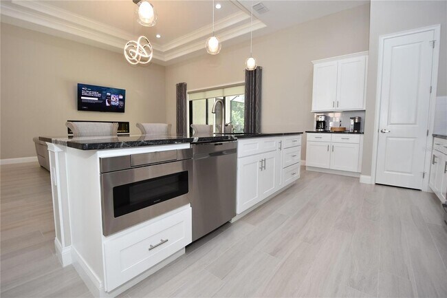 Building Photo - 13 Elder Dr