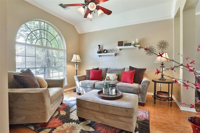 Building Photo - 8414 Green Valley Dr