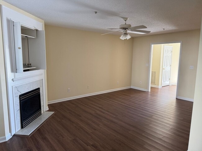 Building Photo - 2 bedroom 2 bath condo in Cape Cottages, Community Pool, Dog Park, Basketball Court,