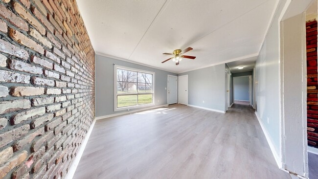 Building Photo - Madison Schools, 3 Bedroom Ranch!