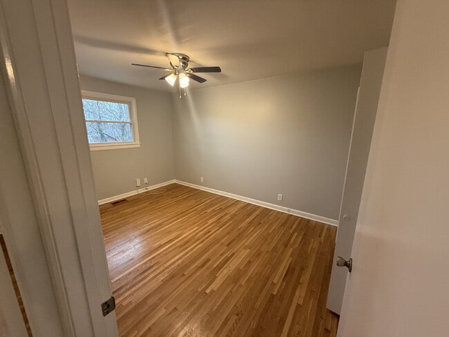 Building Photo - 2bed/2bath with Bonus room and garage! 2600B Dixon Drive, Nashville!