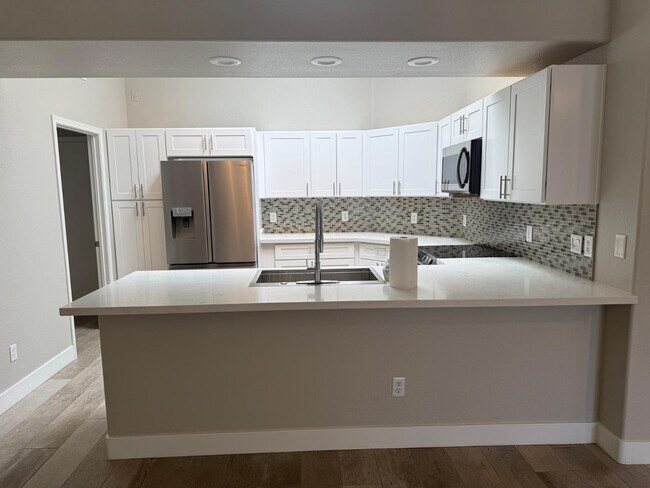 Building Photo - 14535 W Zuni Trail