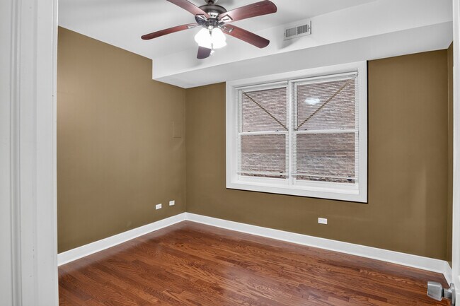 Building Photo - 4755 S St Lawrence Ave