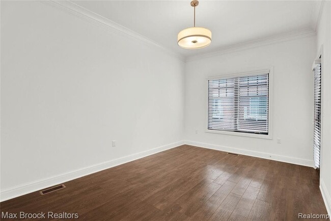 Building Photo - 431 S Eton St