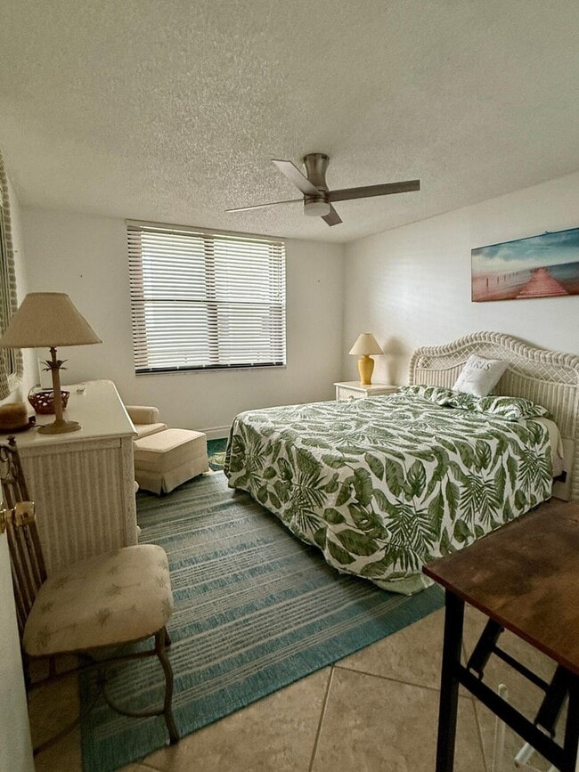 Guest Room (Colorful) - 9650 S Ocean Dr