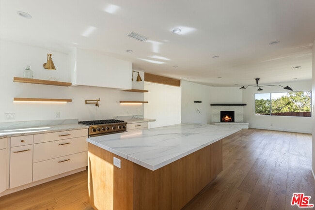 Building Photo - 3424 Primera Ave