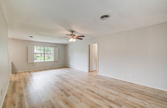 Building Photo - 5471 Kuldell Dr