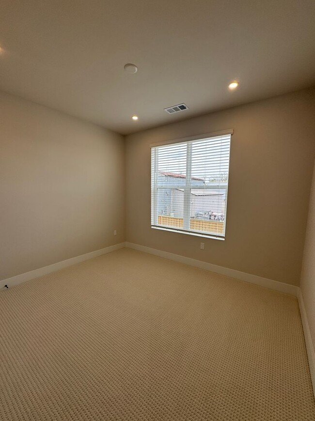 Building Photo - Stylish West Nashville 3 bed 2.5 bath - Pet Friendly